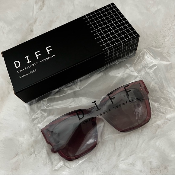 DIFF Eyewear Bella II in Mulberry Wine Gradient main image 12